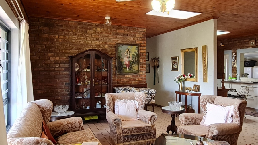 4 Bedroom Property for Sale in Boggomsbaai Western Cape